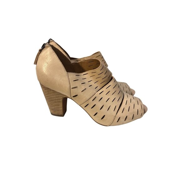 Clarks Womens Beige Peep Toe Cutout Heels With Side Zippers & Stacked Block Heel - Picture 3 of 9